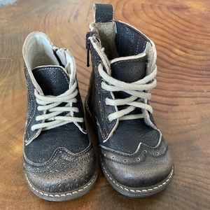 Leather toddler boots.